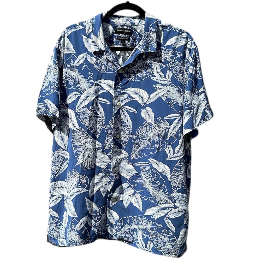 BANANA‎ REPUBLIC Men XL Blue Tropical Leave Rayon Button Up Short Sleeve Shirt.